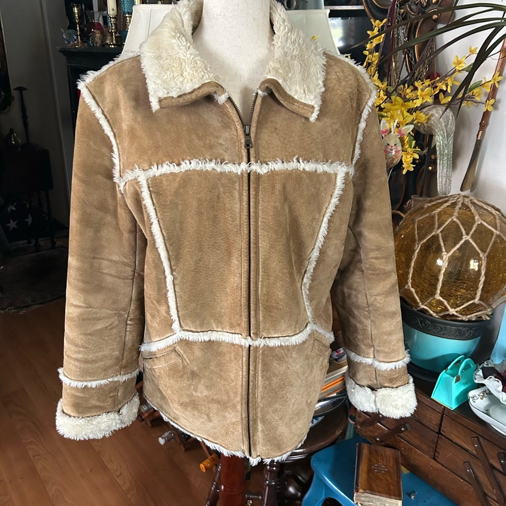 Vintage Tan and Shearling Leather Jacket - Picture 2 of 16